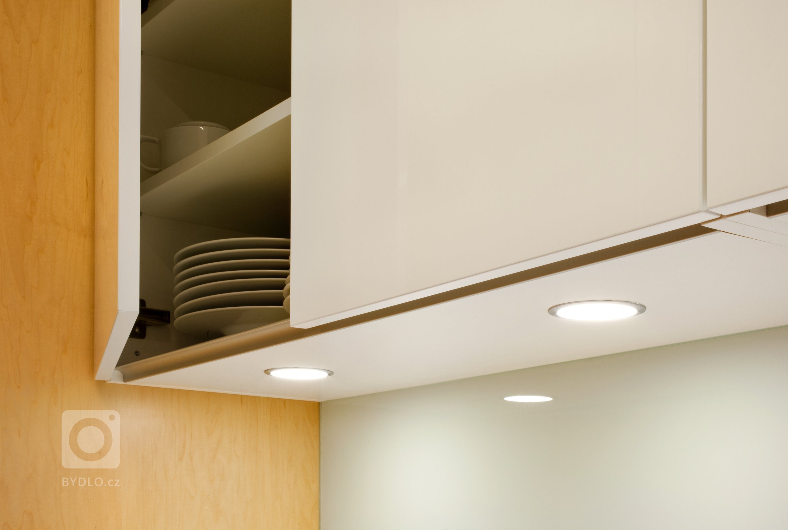 Naprostá dokonalost co se estetiky týče! Pokud máte rádi jednolité, ničím neručené linie, jste na správném místě. Uklidňující tóny světlého kanadského javoru…