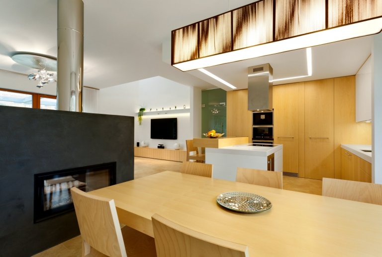 Naprostá dokonalost co se estetiky týče! Pokud máte rádi jednolité, ničím neručené linie, jste na správném místě. Uklidňující tóny světlého kanadského javoru…