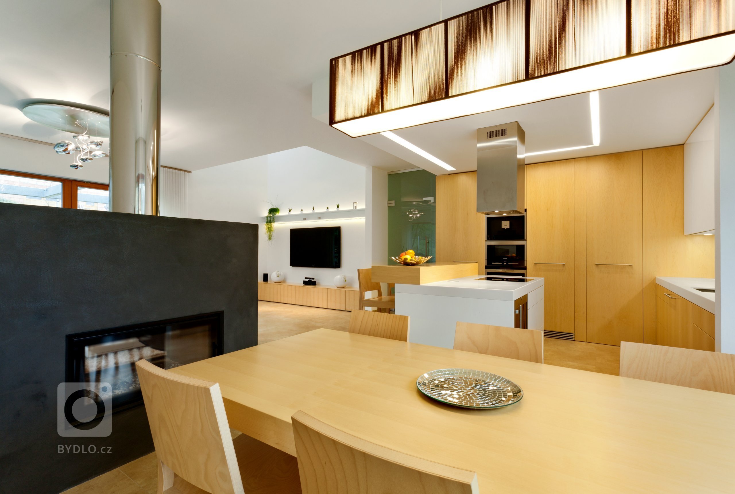 Naprostá dokonalost co se estetiky týče! Pokud máte rádi jednolité, ničím neručené linie, jste na správném místě. Uklidňující tóny světlého kanadského javoru…