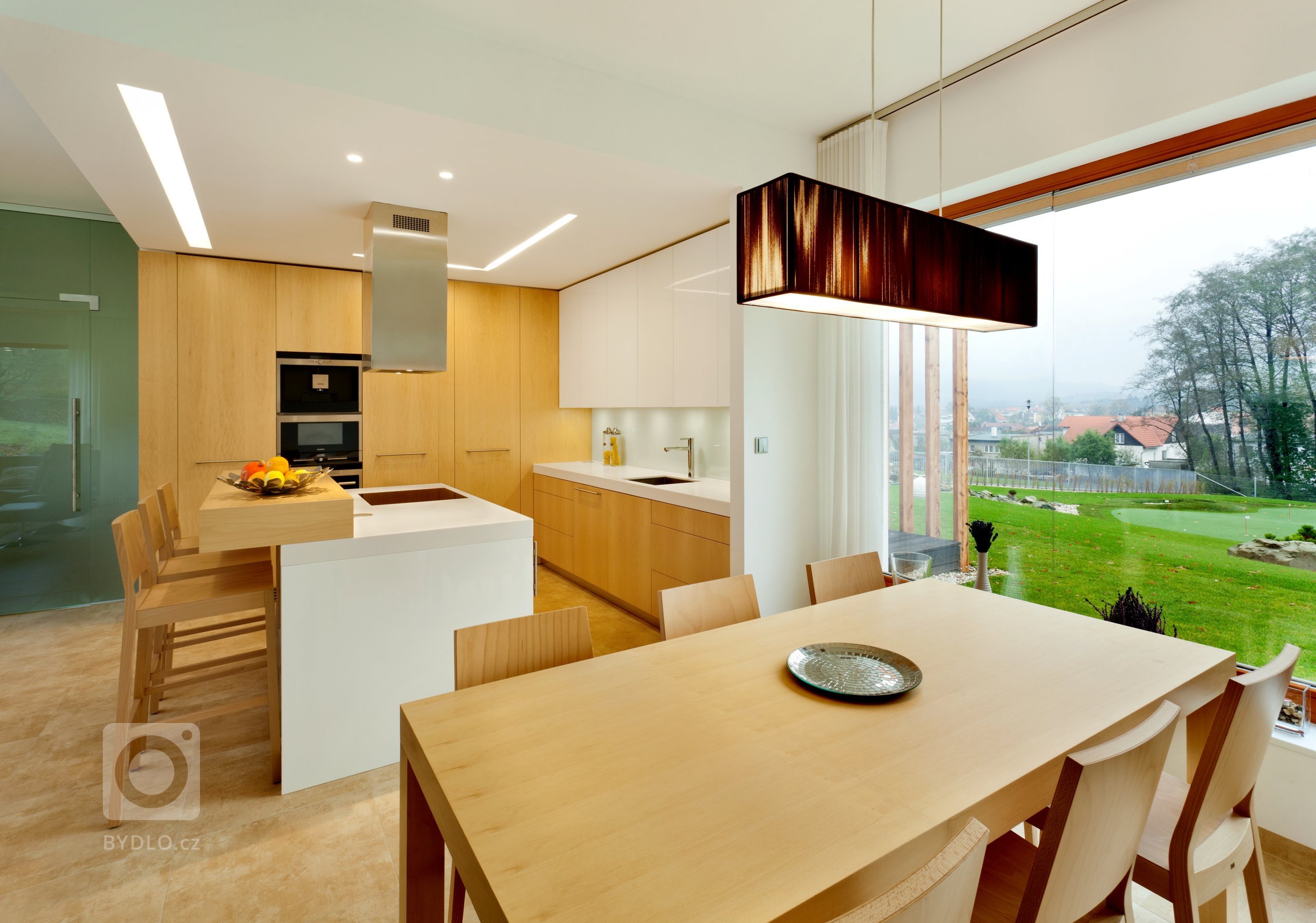 Naprostá dokonalost co se estetiky týče! Pokud máte rádi jednolité, ničím neručené linie, jste na správném místě. Uklidňující tóny světlého kanadského javoru…