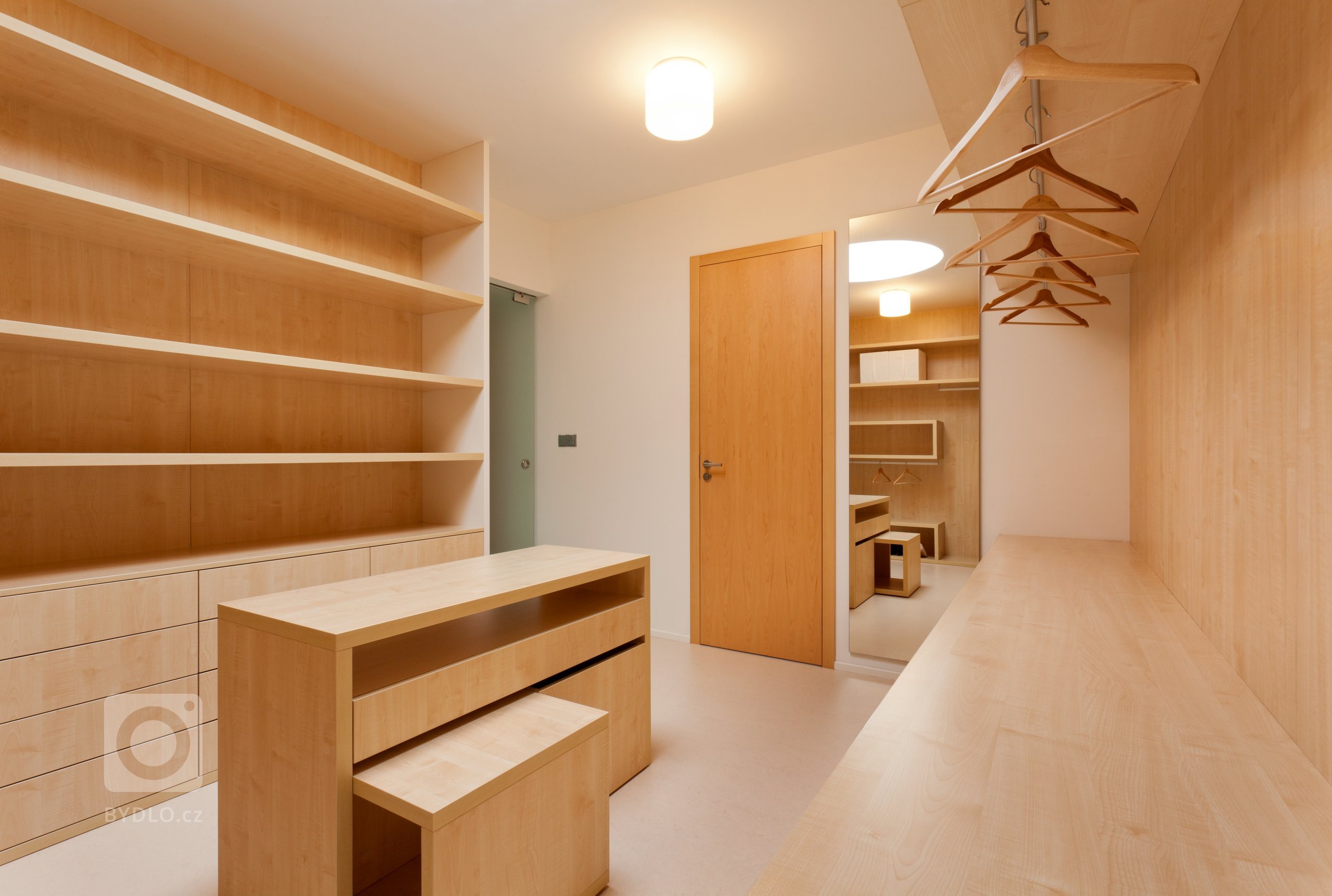 Naprostá dokonalost co se estetiky týče! Pokud máte rádi jednolité, ničím neručené linie, jste na správném místě. Uklidňující tóny světlého kanadského javoru…