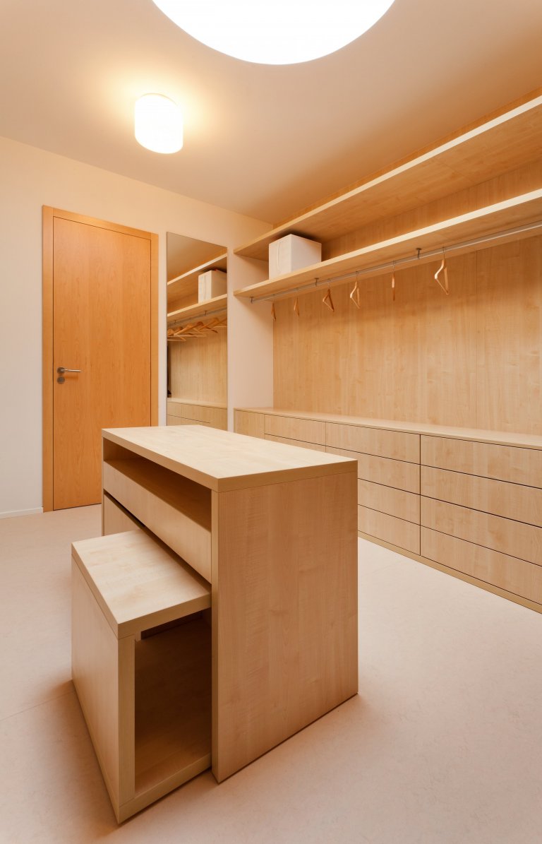 Naprostá dokonalost co se estetiky týče! Pokud máte rádi jednolité, ničím neručené linie, jste na správném místě. Uklidňující tóny světlého kanadského javoru…