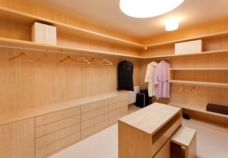 Naprostá dokonalost co se estetiky týče! Pokud máte rádi jednolité, ničím neručené linie, jste na správném místě. Uklidňující tóny světlého kanadského javoru…