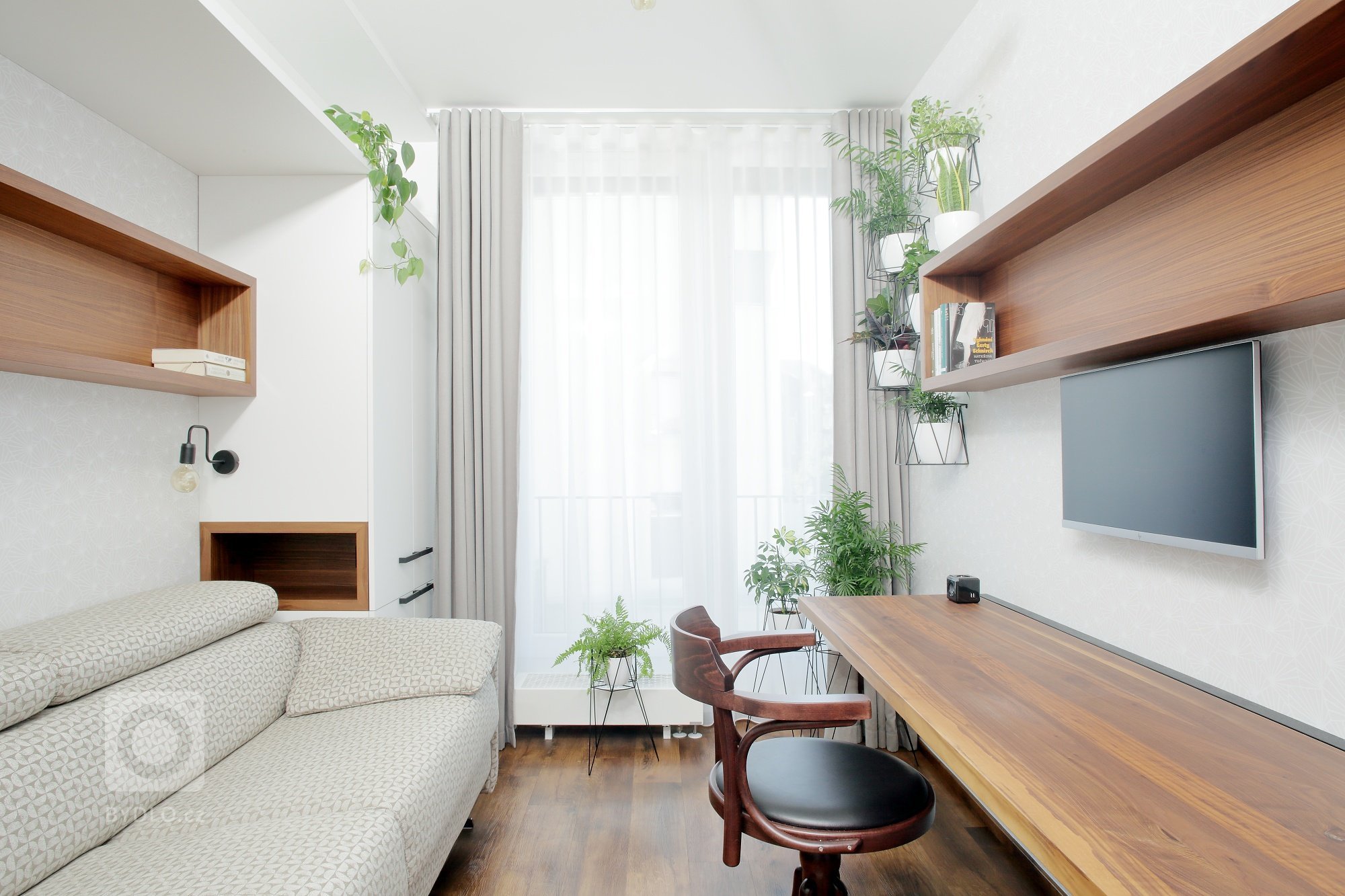 Každý si při práci potřebuje trochu odpočinout! Tady je ideální příklad toho, jak spojit příjemné s užitečným a zařídit si pracovnu s dostatkem prostoru i pro…