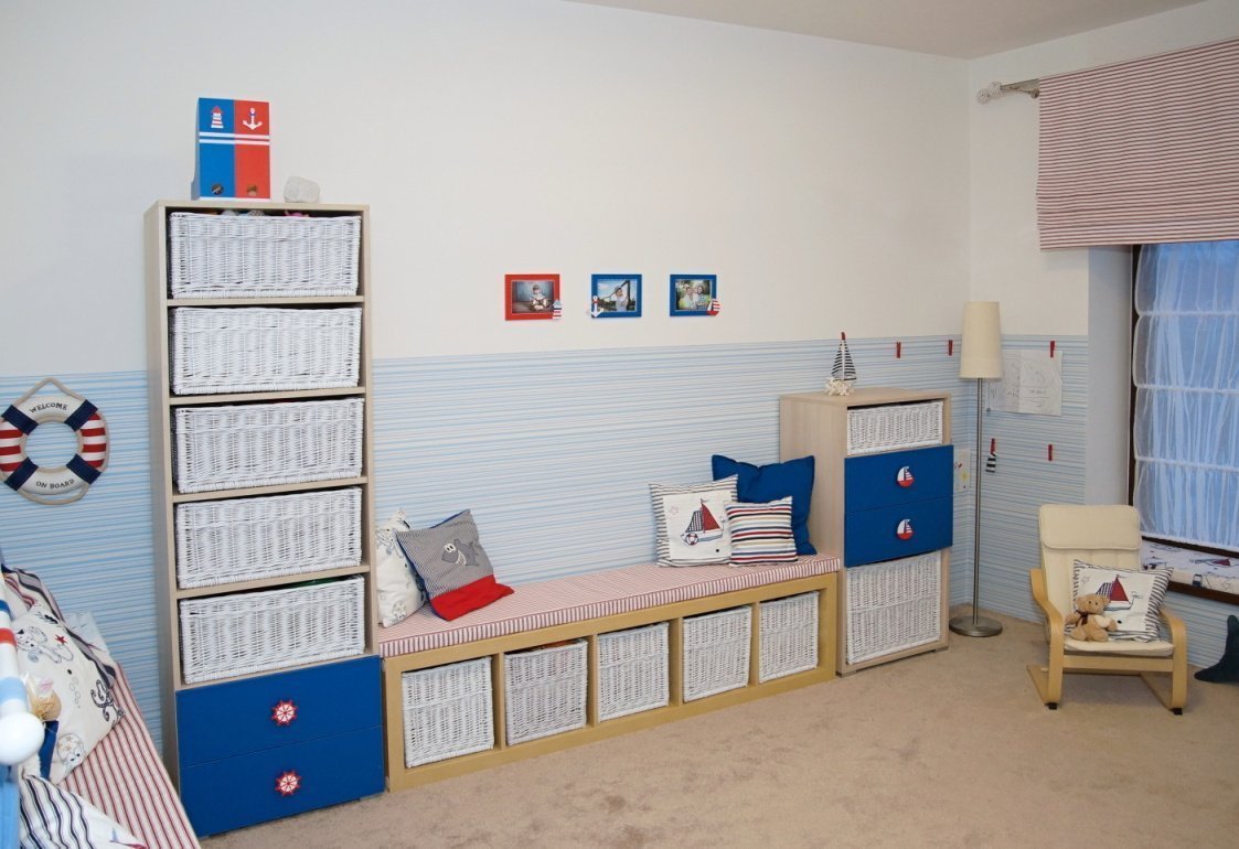Herna pro malého chlapečka v námořnickém&nbsp;stylu byla rovněž již částečně zařízena, ale chtělo to barevně i stylově vyladit, aby prostor jednak sloužil…