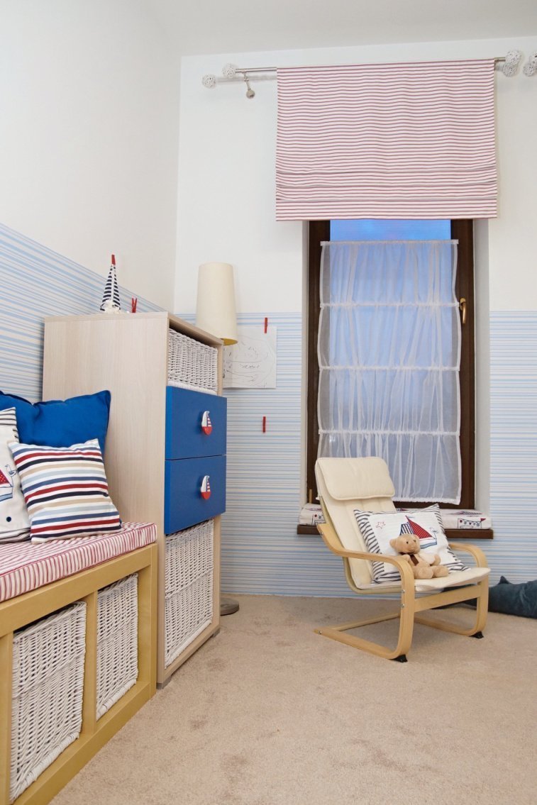 Herna pro malého chlapečka v námořnickém&nbsp;stylu byla rovněž již částečně zařízena, ale chtělo to barevně i stylově vyladit, aby prostor jednak sloužil…