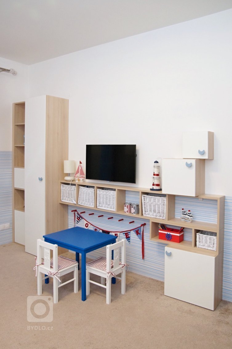 Herna pro malého chlapečka v námořnickém&nbsp;stylu byla rovněž již částečně zařízena, ale chtělo to barevně i stylově vyladit, aby prostor jednak sloužil…