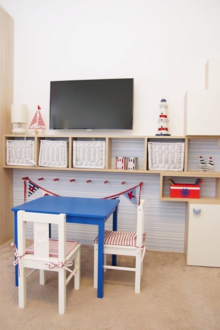 Herna pro malého chlapečka v námořnickém&nbsp;stylu byla rovněž již částečně zařízena, ale chtělo to barevně i stylově vyladit, aby prostor jednak sloužil…