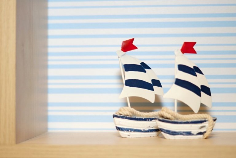 Herna pro malého chlapečka v námořnickém&nbsp;stylu byla rovněž již částečně zařízena, ale chtělo to barevně i stylově vyladit, aby prostor jednak sloužil…