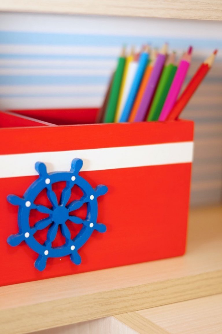 Herna pro malého chlapečka v námořnickém&nbsp;stylu byla rovněž již částečně zařízena, ale chtělo to barevně i stylově vyladit, aby prostor jednak sloužil…