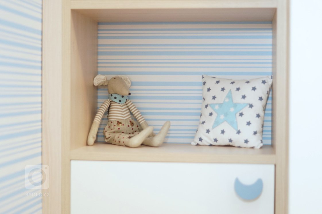 Herna pro malého chlapečka v námořnickém&nbsp;stylu byla rovněž již částečně zařízena, ale chtělo to barevně i stylově vyladit, aby prostor jednak sloužil…