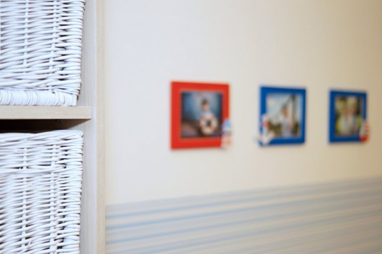 Herna pro malého chlapečka v námořnickém&nbsp;stylu byla rovněž již částečně zařízena, ale chtělo to barevně i stylově vyladit, aby prostor jednak sloužil…