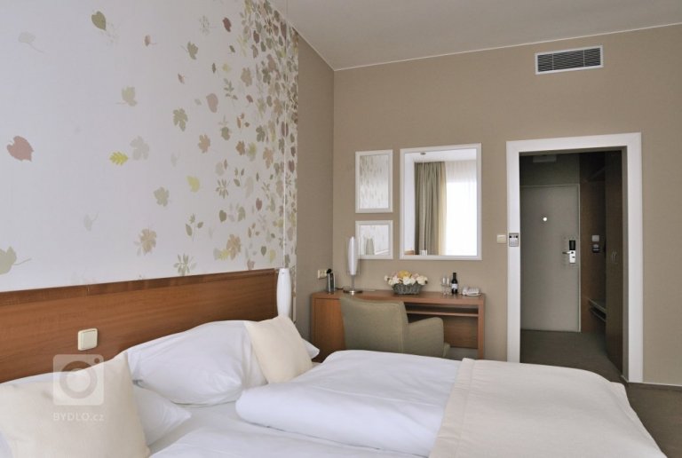 add picture to album