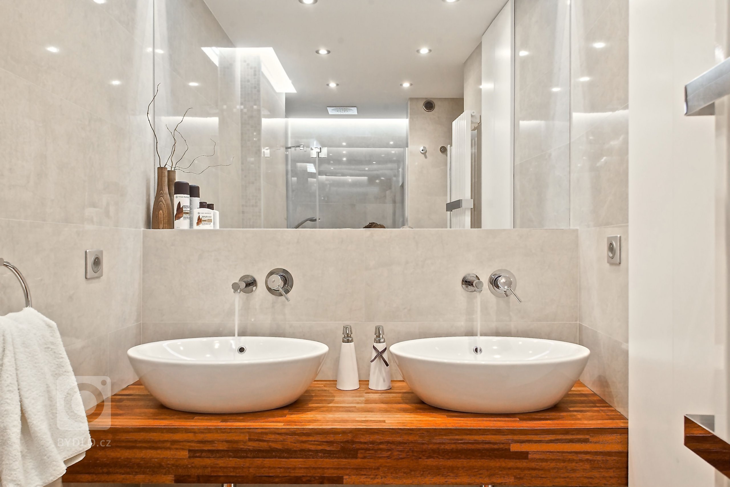 Rekonstrukce hygienického zázemí v tradičním vihohradském bytě měla zásadně zlepšit komfort jeho užívání. Ze stávající nevyhovující koupelny, odděleného WC a…