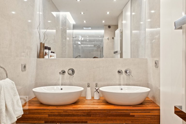 add picture to album