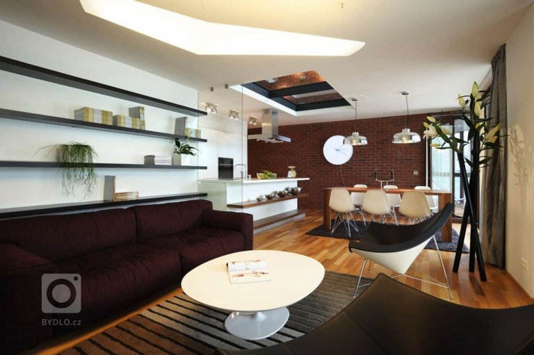 Interiéry vzorového bytu pro Real Estate Karlín Group v komplexu Cornlofts. Interiéry vznikaly v nově vybudované budově sýpky přetransformované v luxusní…
