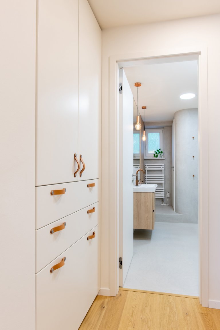 úložné prostory na chodbě