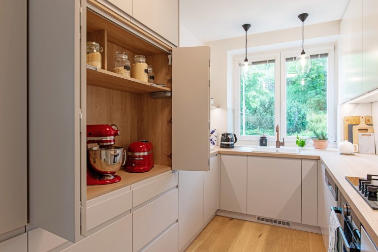 kuchyně - úložný prostor na spotřebiče