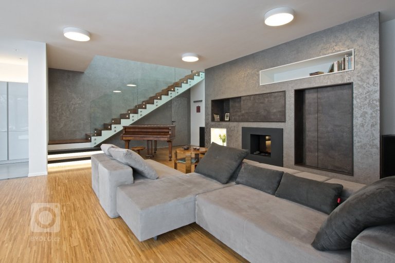 add picture to album