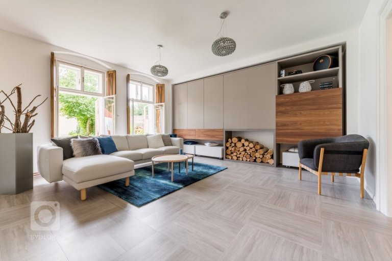 add picture to album