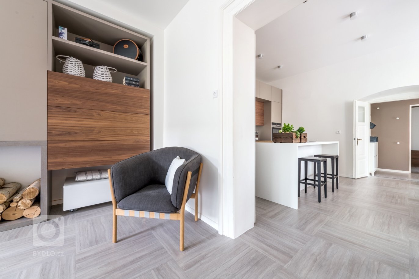 Statek postavený kolem roku 1880 měl typickou podobu české venkovské usedlosti, naším úkolem bylo zhostit se kompletní rekonstrukce interiérů.&nbsp;Požadavkem…