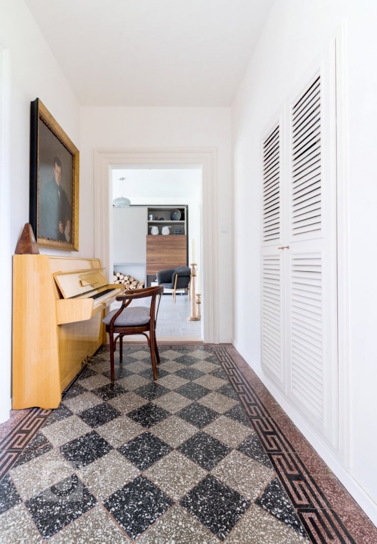 add picture to album