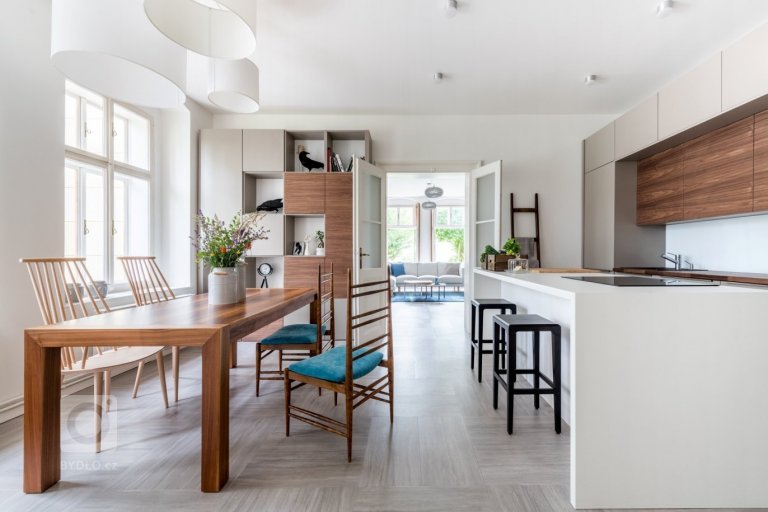 add picture to album