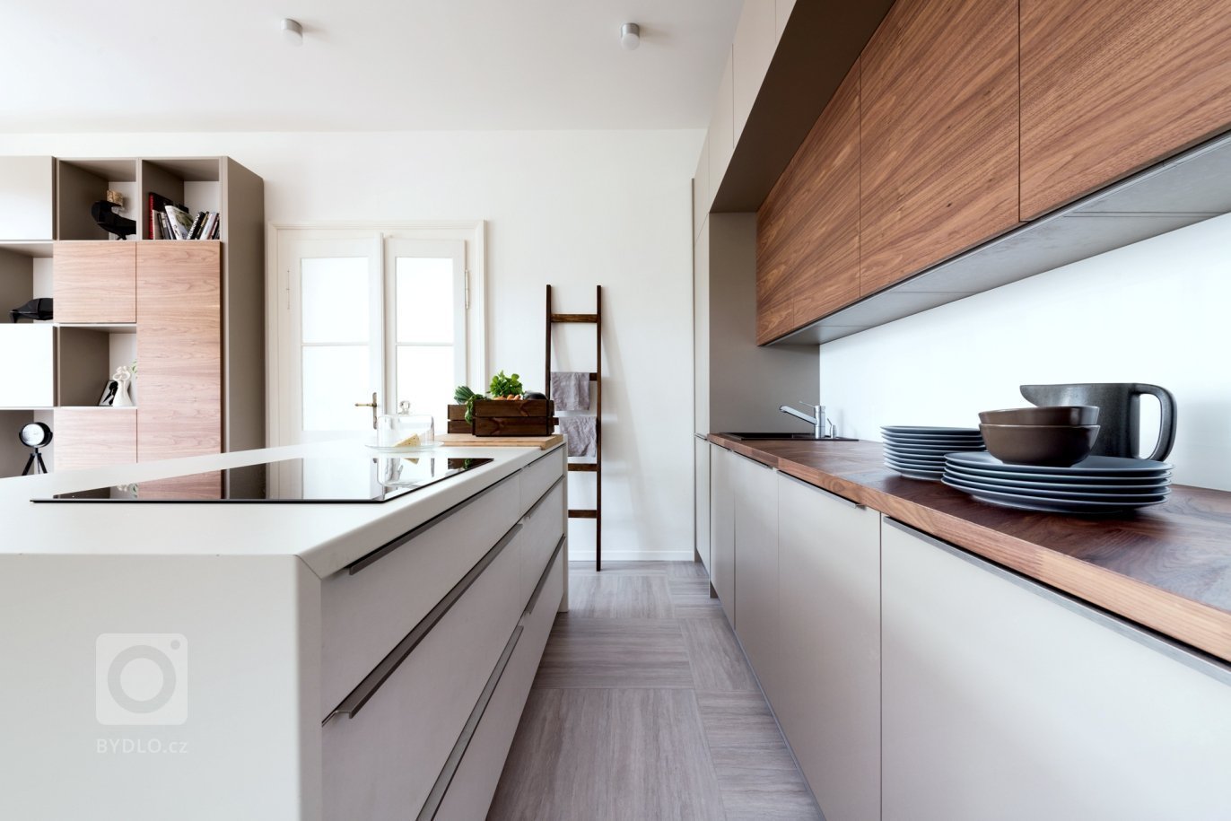 Statek postavený kolem roku 1880 měl typickou podobu české venkovské usedlosti, naším úkolem bylo zhostit se kompletní rekonstrukce interiérů.&nbsp;Požadavkem…