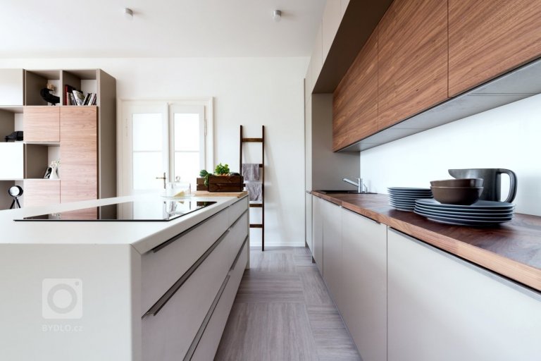 add picture to album