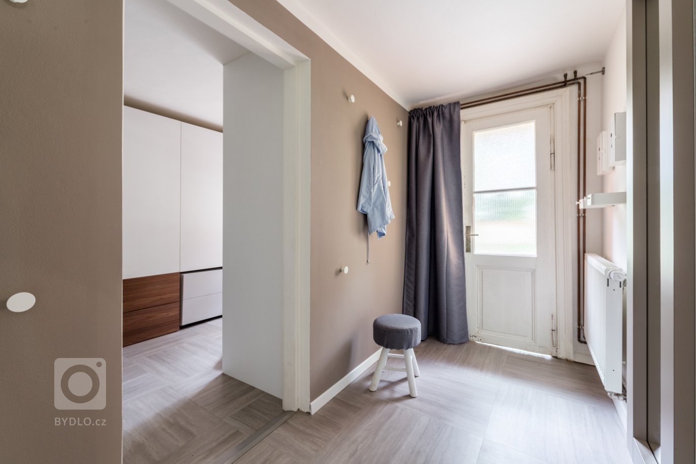 Statek postavený kolem roku 1880 měl typickou podobu české venkovské usedlosti, naším úkolem bylo zhostit se kompletní rekonstrukce interiérů.&nbsp;Požadavkem…