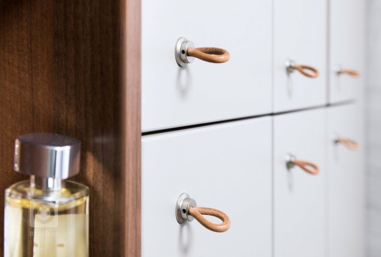 add picture to album