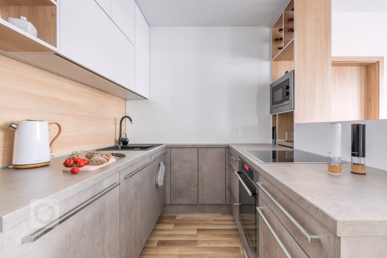 add picture to album