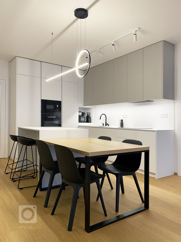 add picture to album