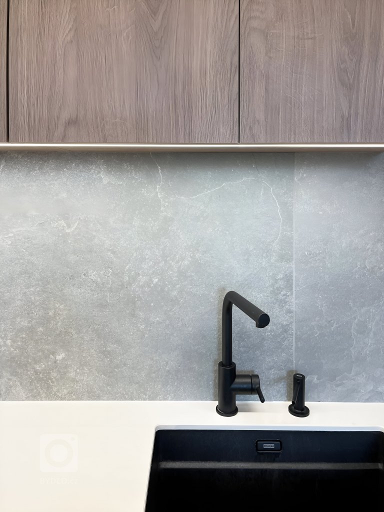 add picture to album