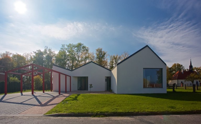 Dům stojí v&nbsp;Chlumci nad Cidlinou, městě, které je známé selskými bouřemi z&nbsp;konce 18. století, povstáním sedláků. Ačkoli nebyly samotné ozbrojené…