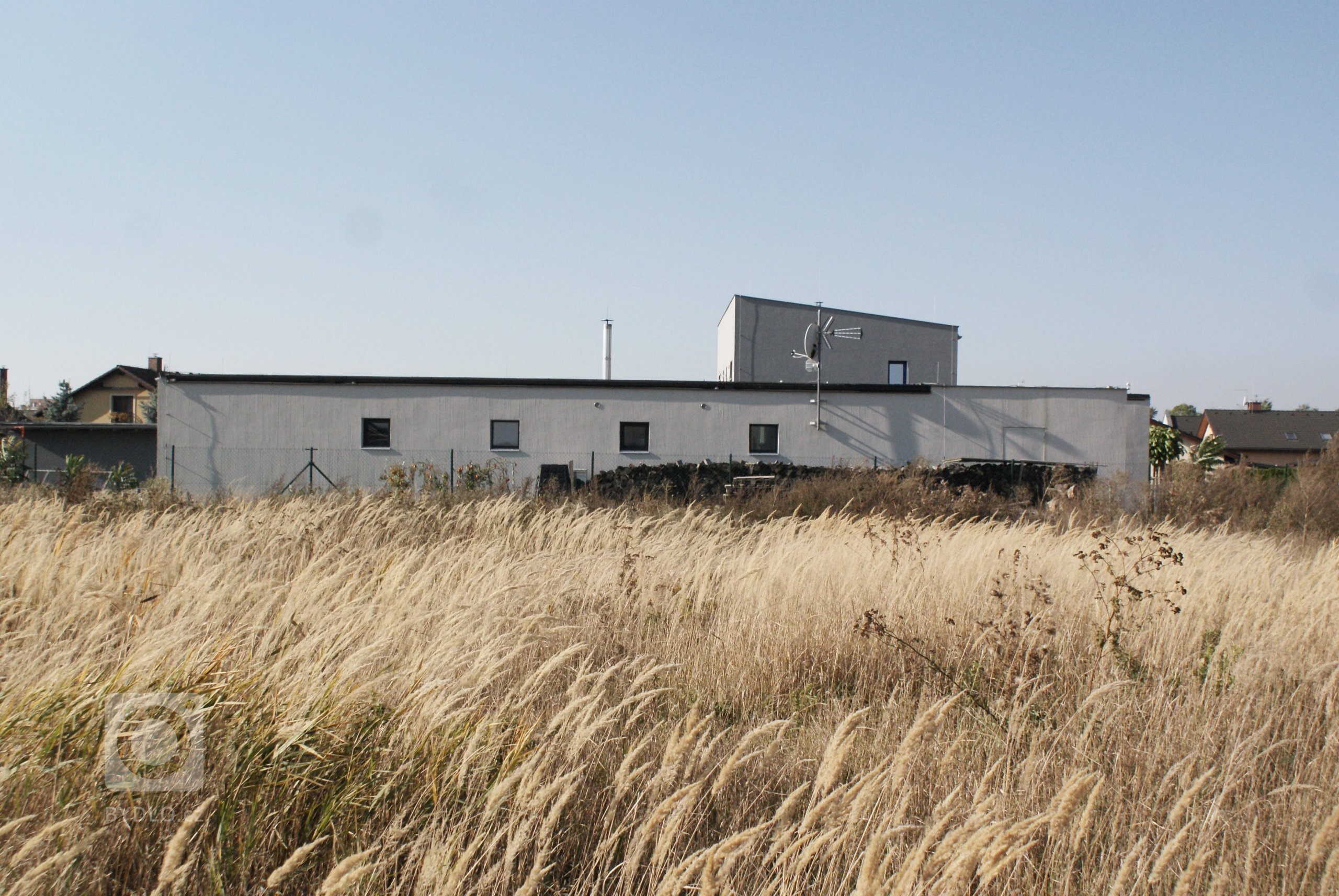 Zadáním, byl návrh interiéru obývacího pokoje, do již naprojektovaného bungalovu. Projekt byl ovšem tak špatný, že by mu správně umístěná pohovka stejně…