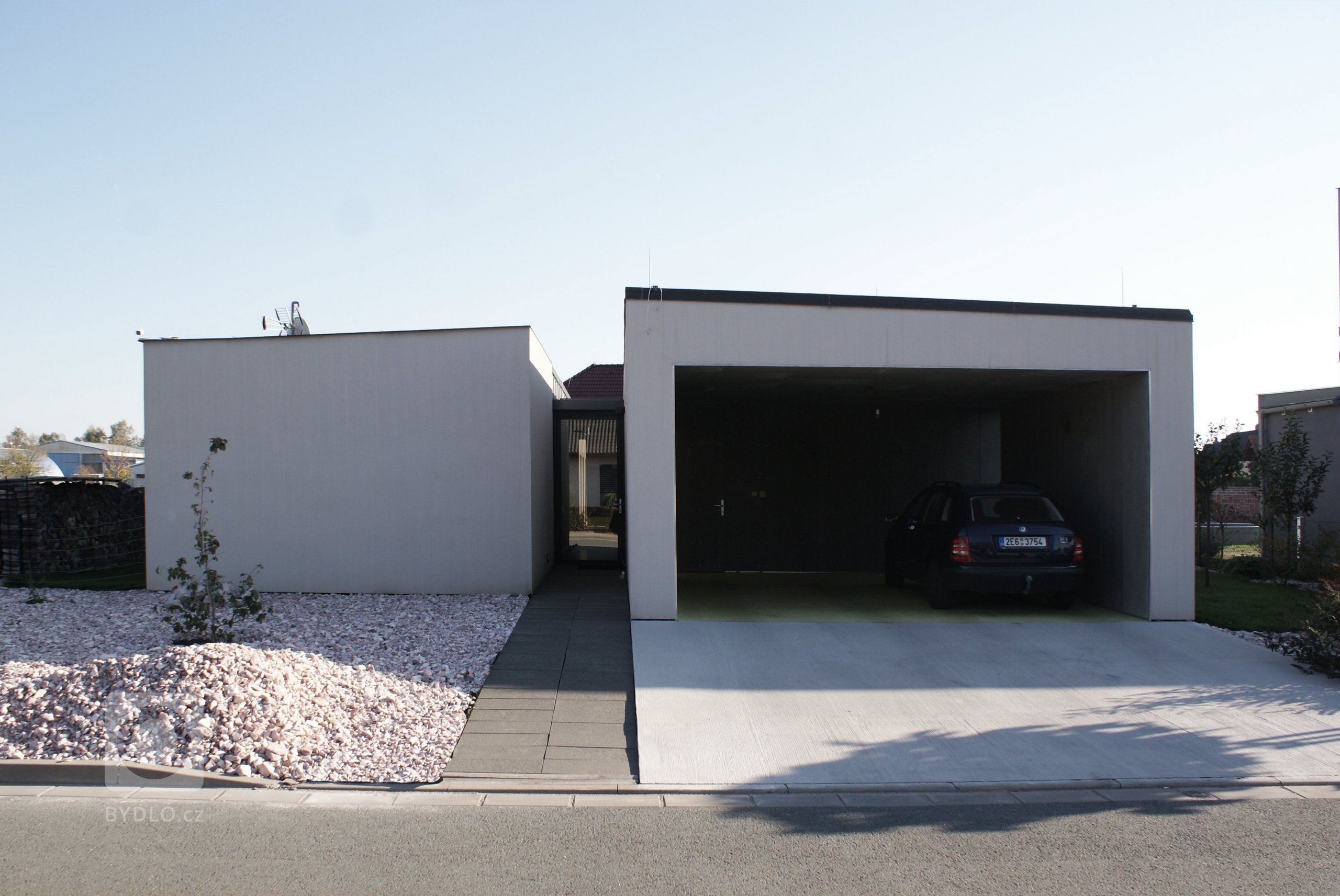 Zadáním, byl návrh interiéru obývacího pokoje, do již naprojektovaného bungalovu. Projekt byl ovšem tak špatný, že by mu správně umístěná pohovka stejně…