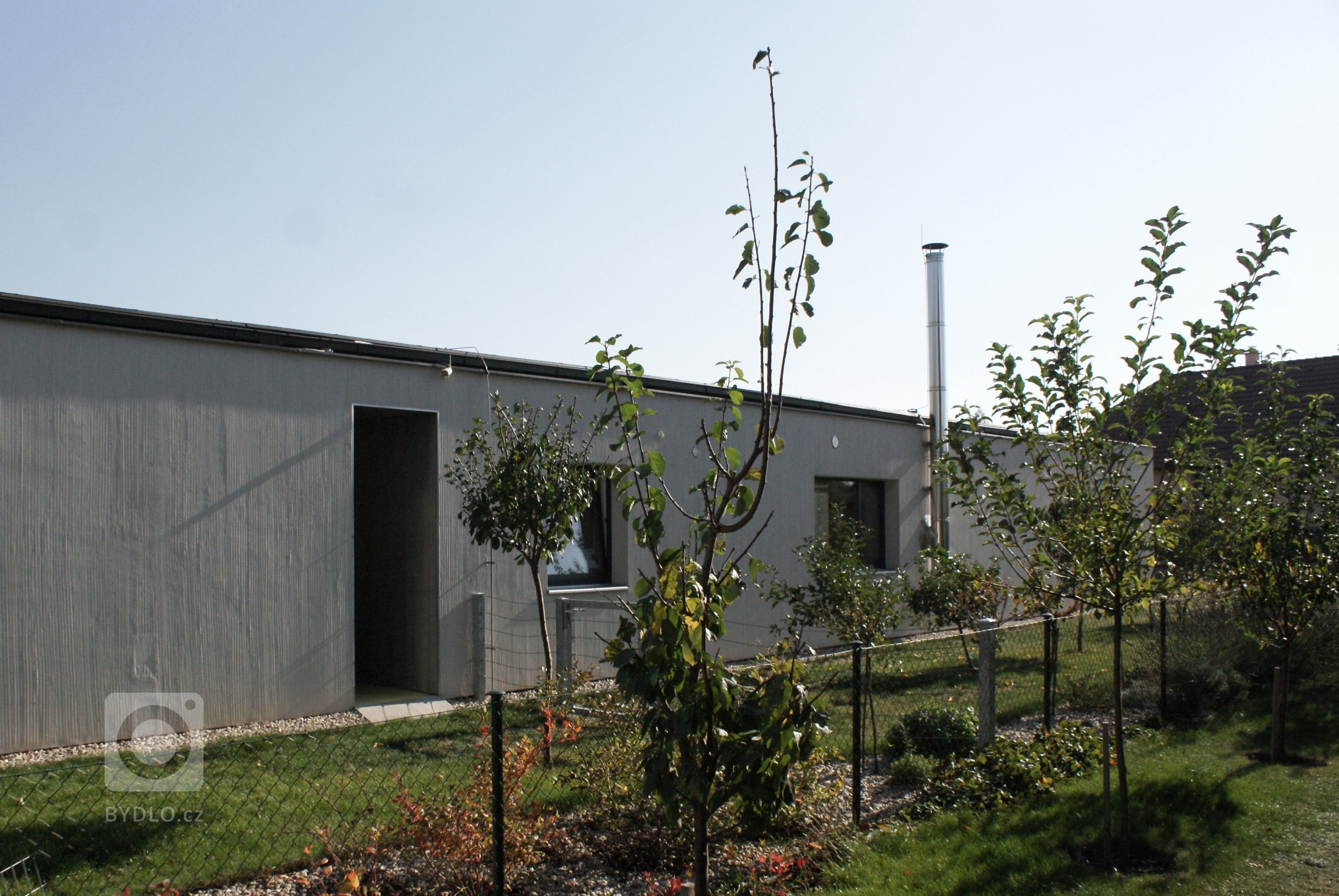 Zadáním, byl návrh interiéru obývacího pokoje, do již naprojektovaného bungalovu. Projekt byl ovšem tak špatný, že by mu správně umístěná pohovka stejně…