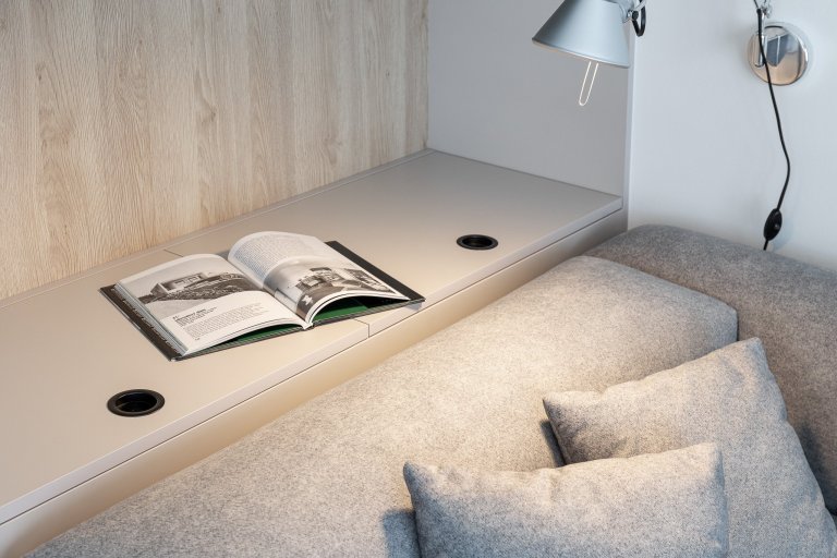 návrh interiéru: Ateliér Fousková

pohovka: QL Interiér

nábytek: Bednář Interiér

Byt pro mladého muže v developerské zástavbě, splňující požadavek na…