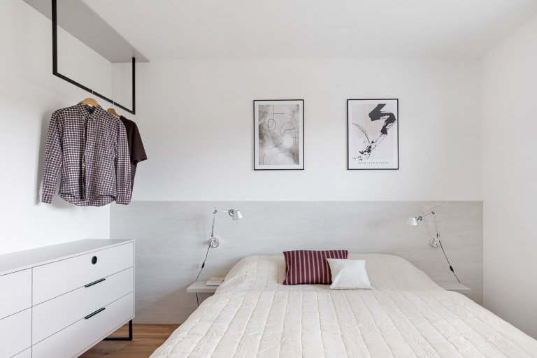 návrh interiéru: Ateliér Fousková

pohovka: QL Interiér

nábytek: Bednář Interiér

Byt pro mladého muže v developerské zástavbě, splňující požadavek na…